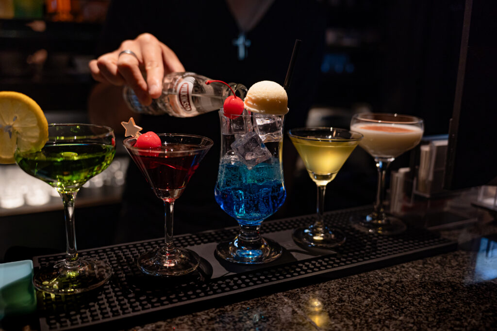 本格的なバーのカクテル